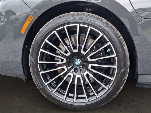 Used 2025 BMW 750e xDrive w/ Executive Package AWD/4WD image 9