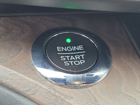 Used 2020 Ford Explorer Platinum w/ Premium Technology Package image 38