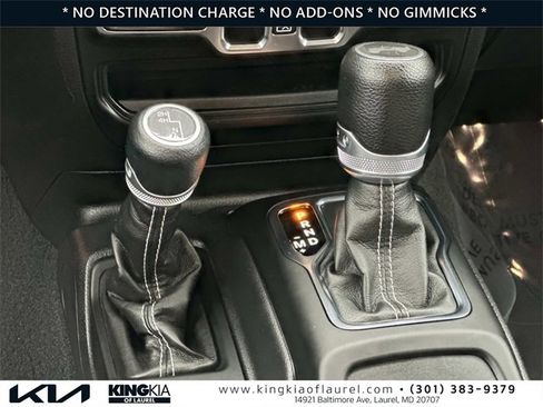 Used 2023 Jeep Wrangler Sahara image 7