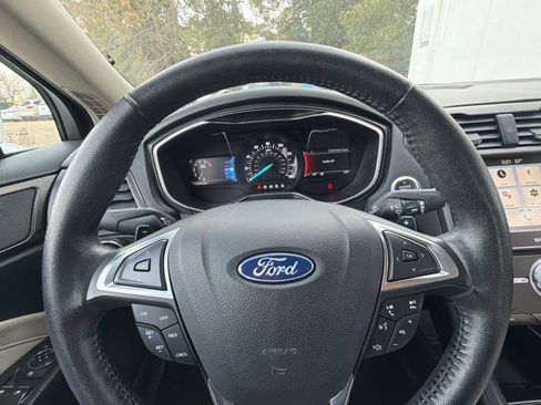 Used 2018 Ford Fusion Titanium image 19