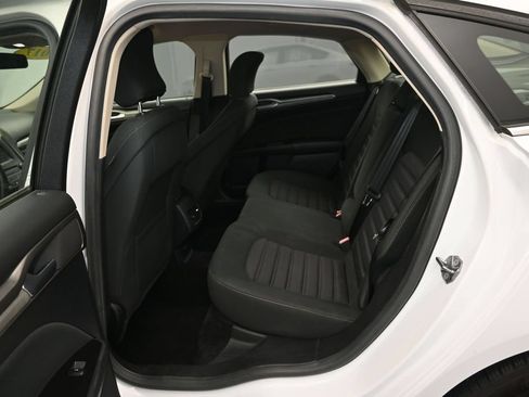 Used 2017 Ford Fusion SE w/ Fusion SE Technology Package FWD image 15