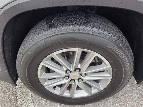 Certified 2023 Chevrolet Traverse LT FWD image 11