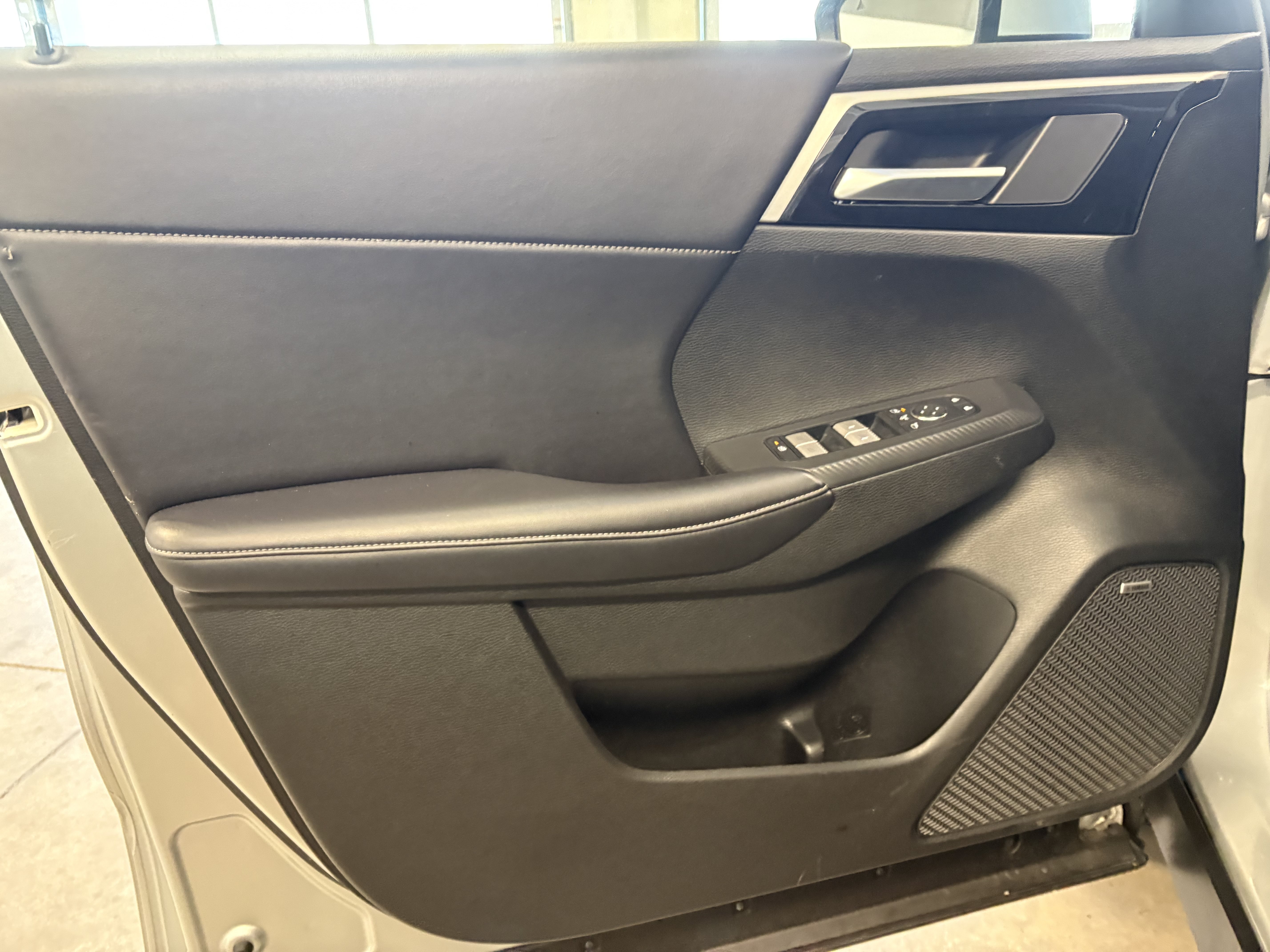 Used 2025 Mitsubishi Outlander SE AWD/4WD image 7