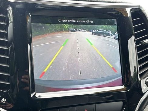 Used 2019 Jeep Cherokee Limited FWD image 21