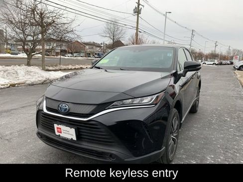 Certified 2021 Toyota Venza XLE w/ Softex Package image 10