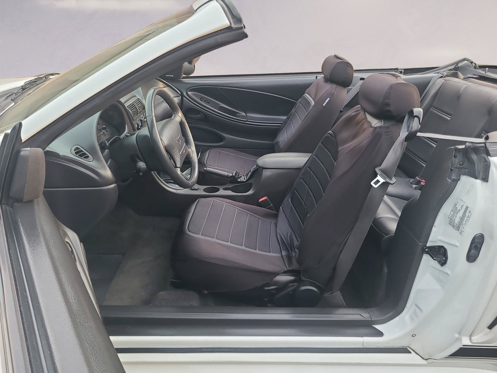 Used 2002 Ford Mustang Convertible RWD image 11