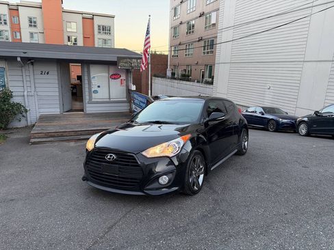 Used 2014 Hyundai Veloster Turbo w/ Turbo Technology Package 04 FWD image 3