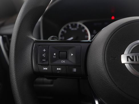 Used 2021 Nissan Rogue SV image 25