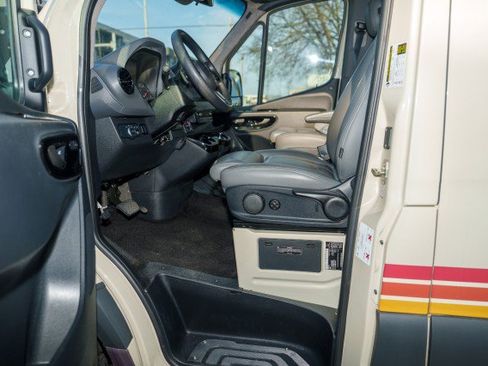 Used 2020 Mercedes-Benz Sprinter 2500 w/ Driver Convenience Package image 12