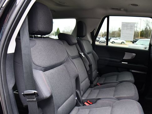 Used 2025 Ford Expedition Active AWD/4WD image 17