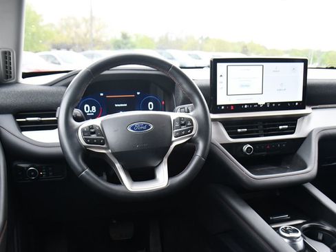 Certified 2025 Ford Explorer Active w/ Active Comfort Package AWD/4WD image 11