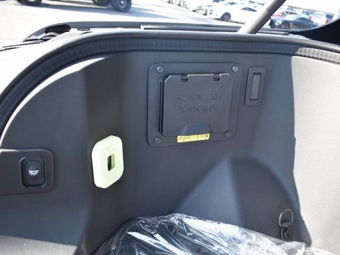 Used 2025 Ford F150 Lightning Lariat AWD/4WD image 33