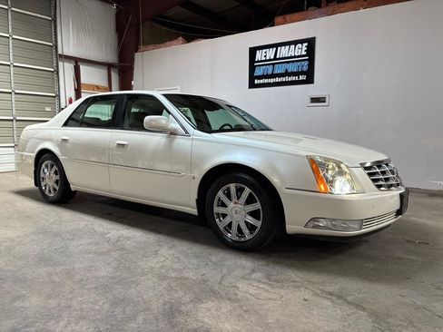 Used 2008 Cadillac DTS FWD image 2