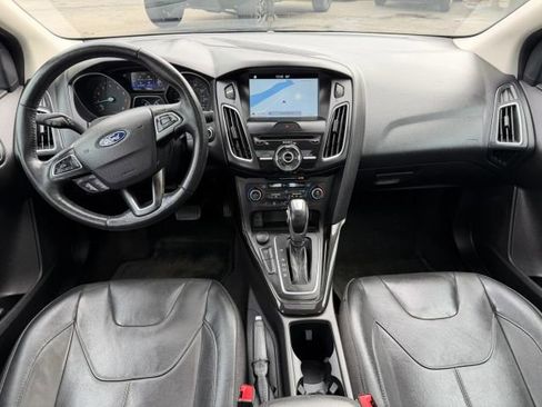 Used 2018 Ford Focus Titanium w/ Titanium Technology Package FWD image 11