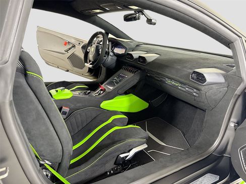 Used 2023 Lamborghini Huracan STO image 30
