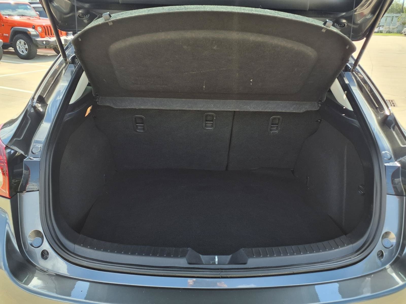Used 2018 MAZDA MAZDA3 Grand Touring w/ Premium Equipment Package FWD image 8