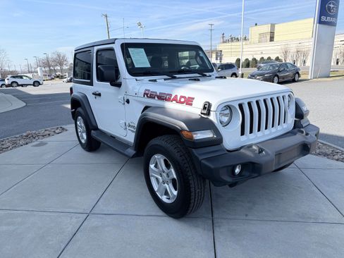 Used 2020 Jeep Wrangler Sport image 4