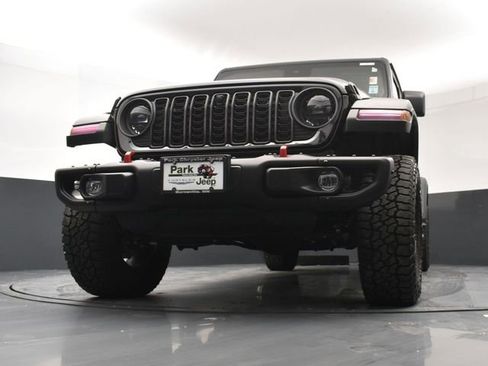 Used 2024 Jeep Gladiator Rubicon w/ Technology Group AWD/4WD image 23