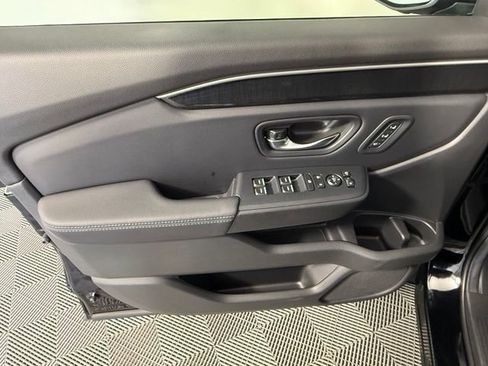 Used 2025 Honda Pilot Elite image 14