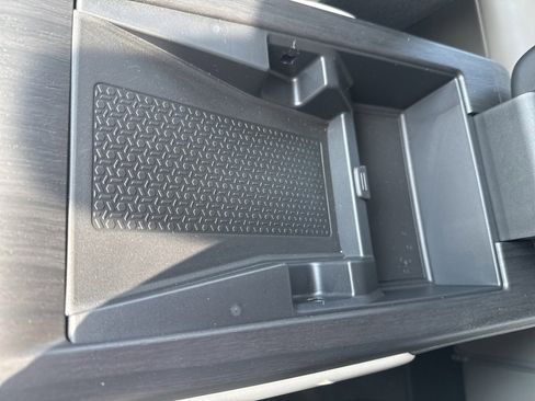 Used 2023 Nissan Ariya FWD image 37