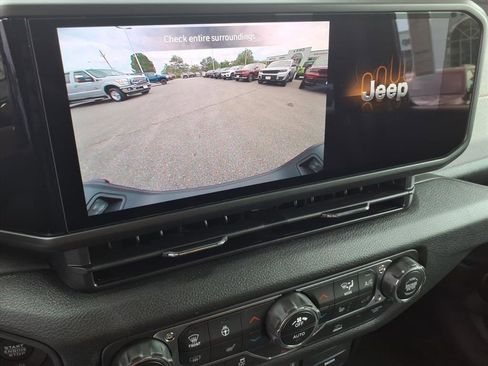 New 2025 Jeep Gladiator Sport image 19