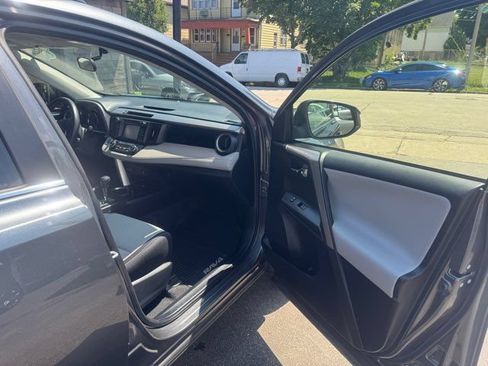 Used 2016 Toyota RAV4 XLE AWD/4WD image 18