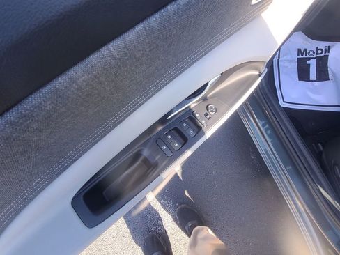 New 2026 Hyundai Elantra Limited FWD image 19