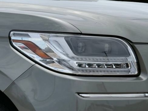 Used 2019 Lincoln Navigator Reserve AWD/4WD image 11