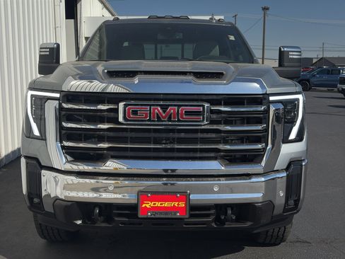 Used 2024 GMC Sierra 3500 SLT w/ SLT Premium Package image 7