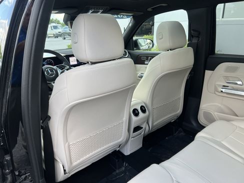 Used 2025 Mercedes-Benz GLB 250 image 21