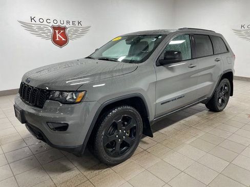 Used 2019 Jeep Grand Cherokee Laredo AWD/4WD image 3