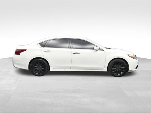 Used 2018 Nissan Altima 2.5 SV FWD image 6