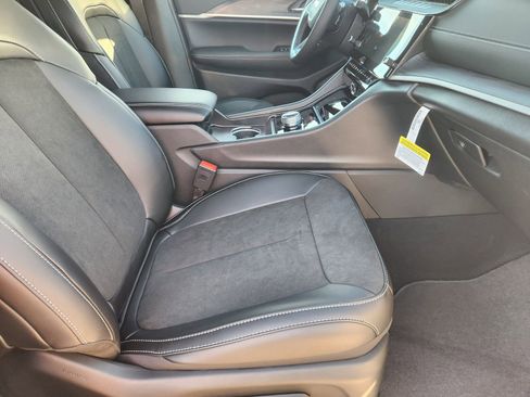 New 2026 Jeep Grand Cherokee Altitude image 13