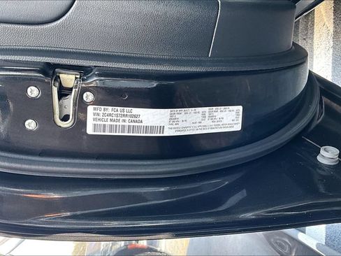 Used 2024 Chrysler Pacifica Premium FWD image 19