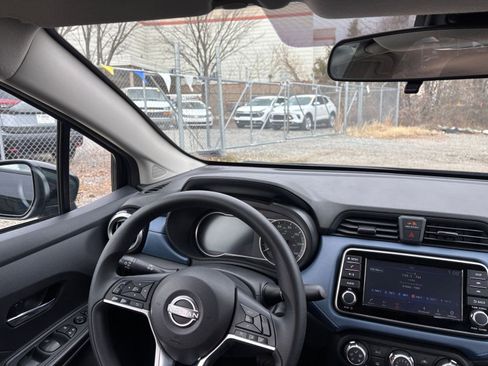 Used 2025 Nissan Versa SV image 34