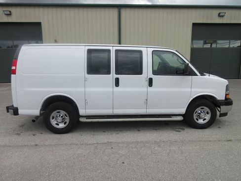 Used 2024 Chevrolet Express 2500 w/ Driver Convenience Package RWD image 7