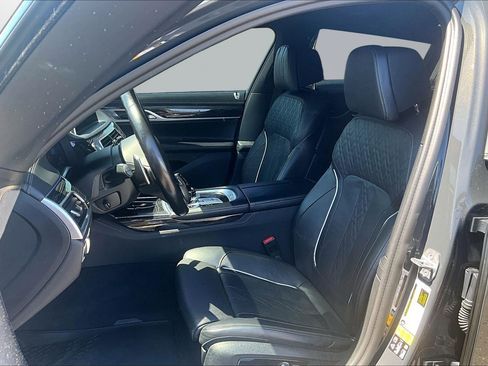 Used 2022 BMW 750i xDrive w/ Autobahn Package AWD/4WD image 22