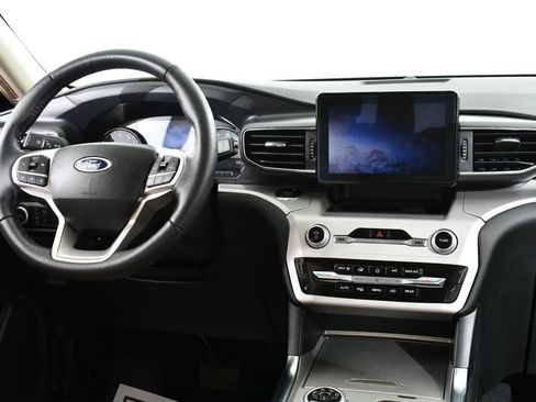 Used 2023 Ford Explorer XLT w/ Equipment Group 202A AWD/4WD image 8