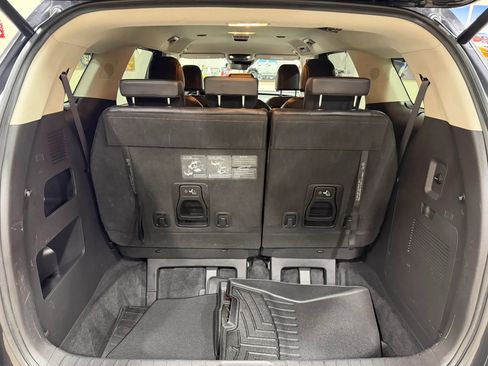 Used 2023 Kia Carnival EX FWD image 24