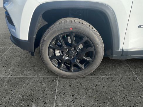 New 2026 Jeep Compass Latitude image 14