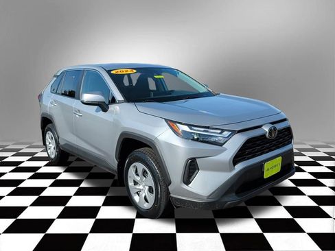 Used 2024 Toyota RAV4 LE AWD/4WD image 5