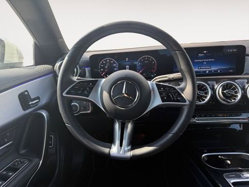 Used 2025 Mercedes-Benz CLA 250 image 7