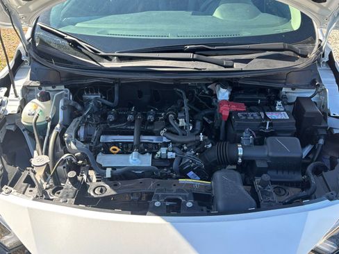 Used 2025 Nissan Versa SV image 32