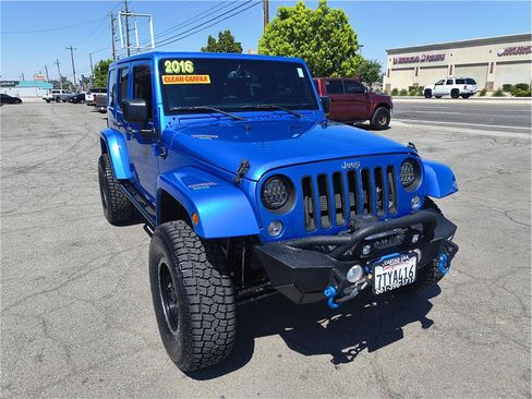 Used 2016 Jeep Wrangler Unlimited Sahara w/ Connectivity Group AWD/4WD image 2