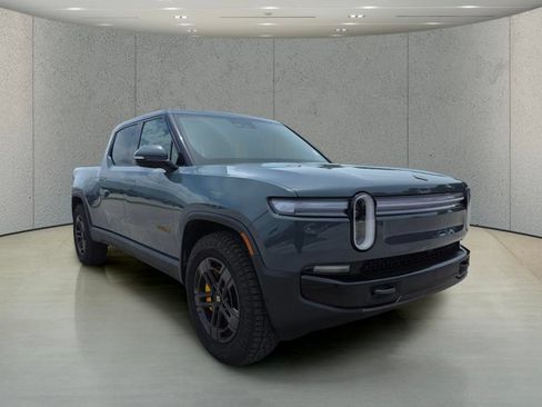 Used 2025 Rivian R1T Premium AWD/4WD image 13
