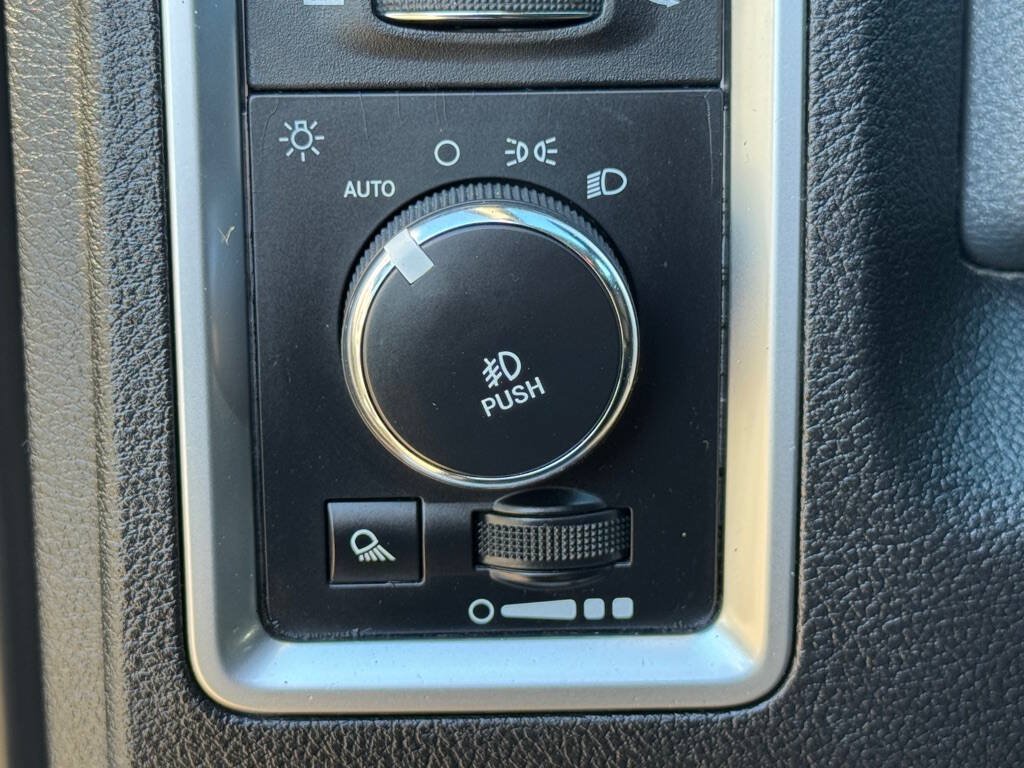 Used 2016 RAM 1500 Big Horn RWD image 9