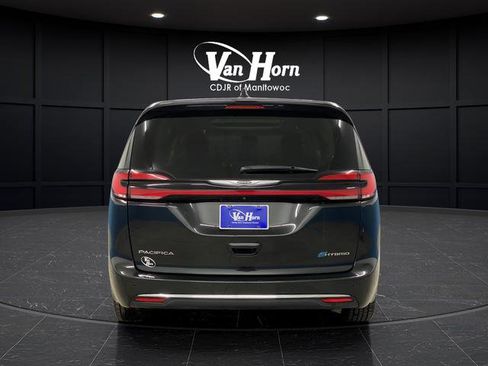 Used 2022 Chrysler Pacifica Limited FWD image 6