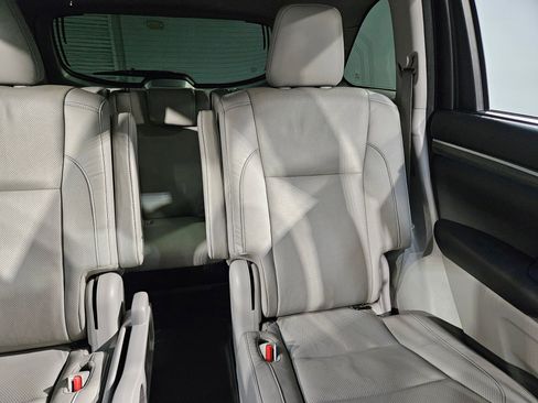 Used 2017 Toyota Highlander Limited Platinum image 14