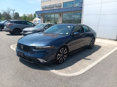 Used 2025 Honda Accord Touring image 2