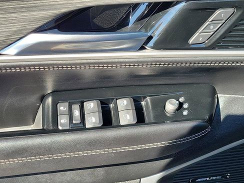 Used 2024 Jeep Wagoneer Series III w/ Flexible Seating Group AWD/4WD image 11